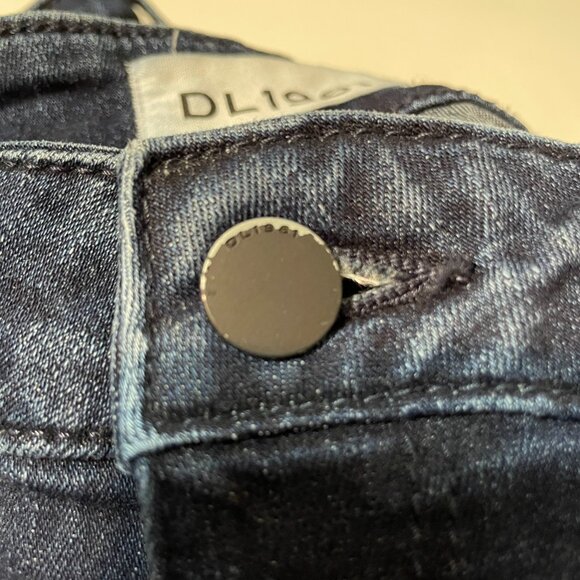 DL1961 Mara 32 Instasculp Straight Jeans Blue Cotton Blend (button wear) - Picture 9 of 9